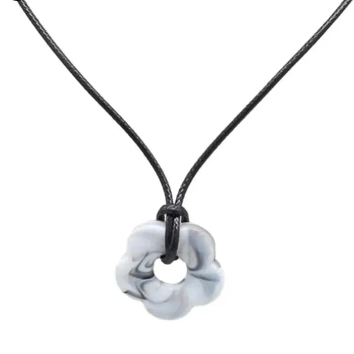 Collar con Colgante de Flor Estilo Romántico gris