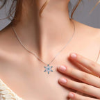 Collar con colgante de copo de nieve en circonia azul