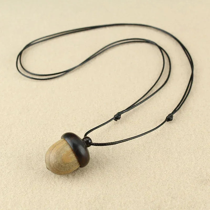 Collar con Colgante de Bellota en Madera beige