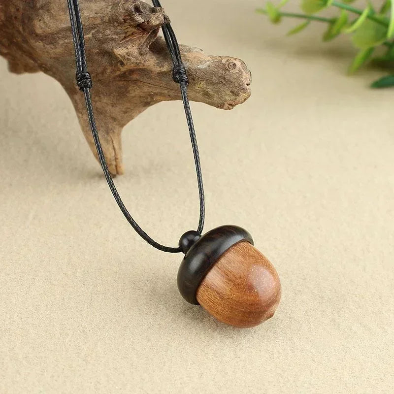 Collar con Colgante de Bellota en Madera marrón