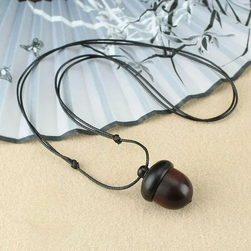 Collar con Colgante de Bellota en Madera marrón oscuro