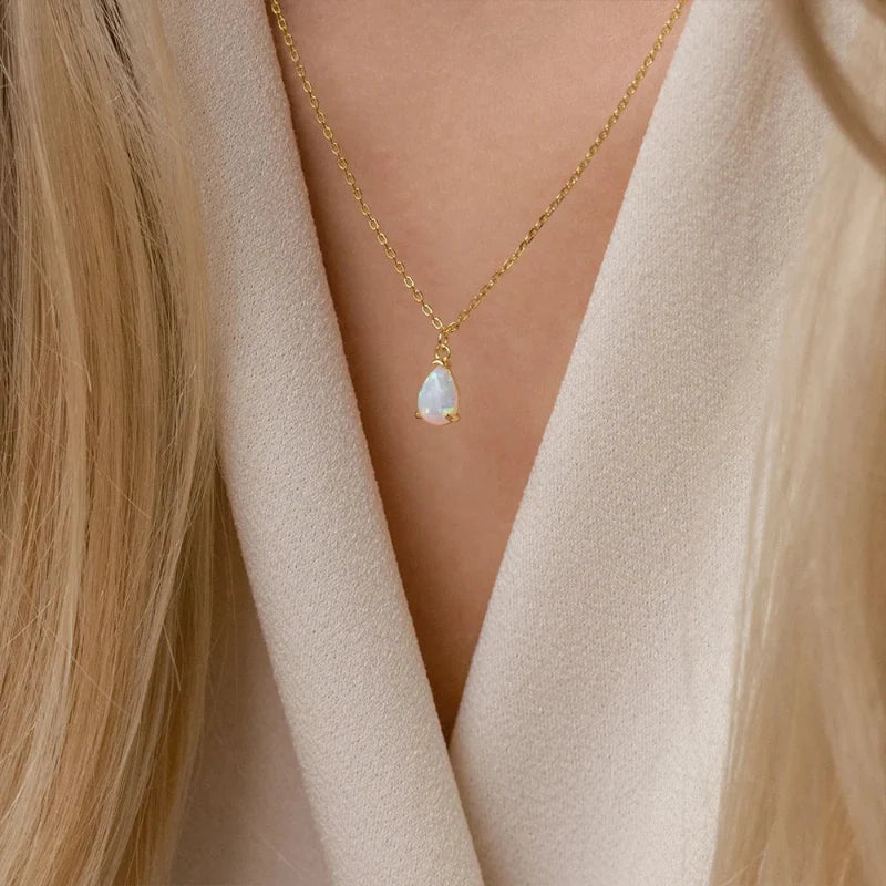 Collar con Colgante de Gota de Agua en Circón Piedra de Nacimiento
