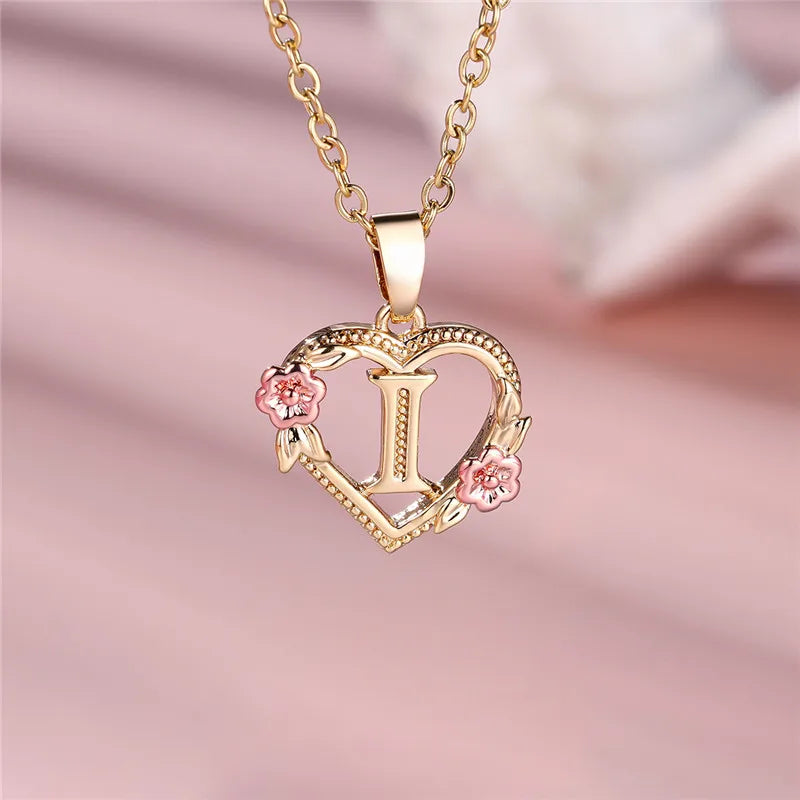 Collar con colgante de inicial, corazón y flores i