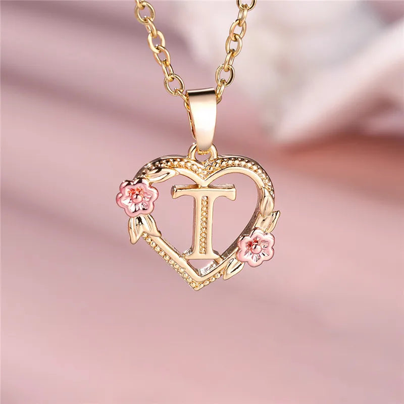 Collar con colgante de inicial, corazón y flores t