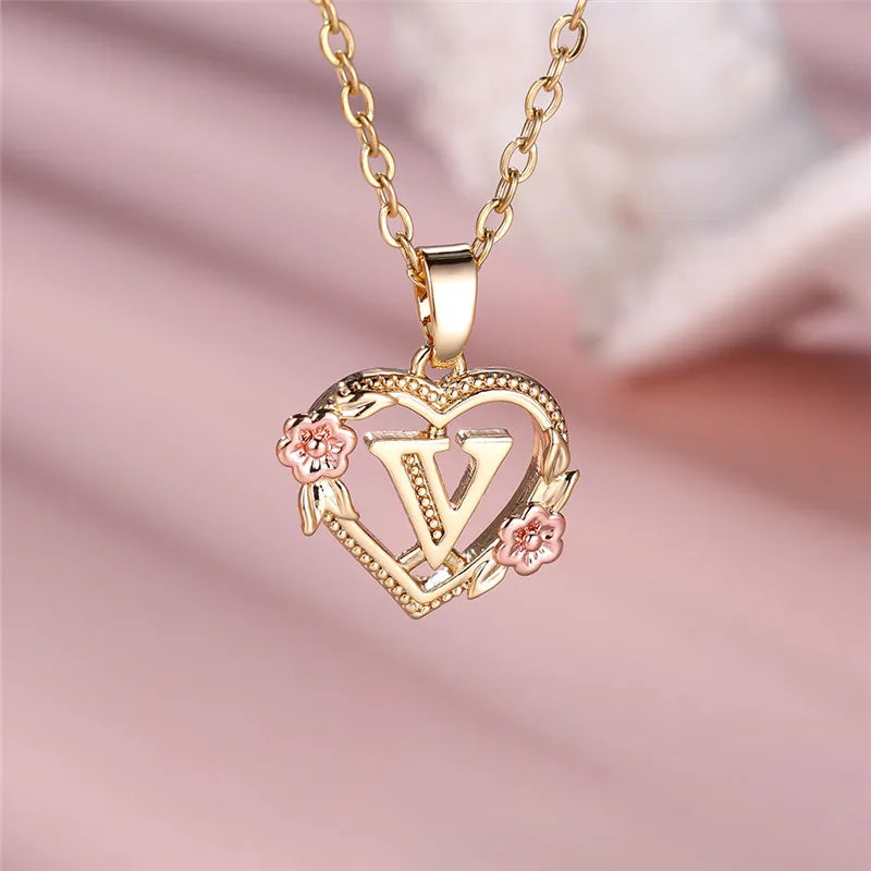 Collar con colgante de inicial, corazón y flores v