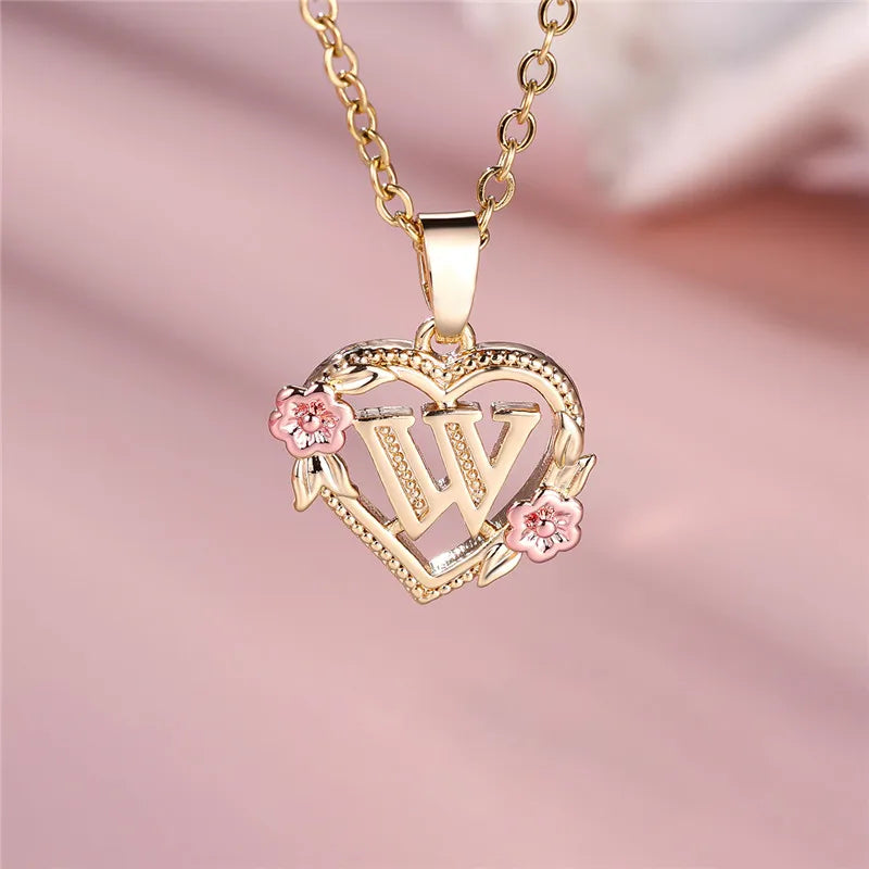 Collar con colgante de inicial, corazón y flores w