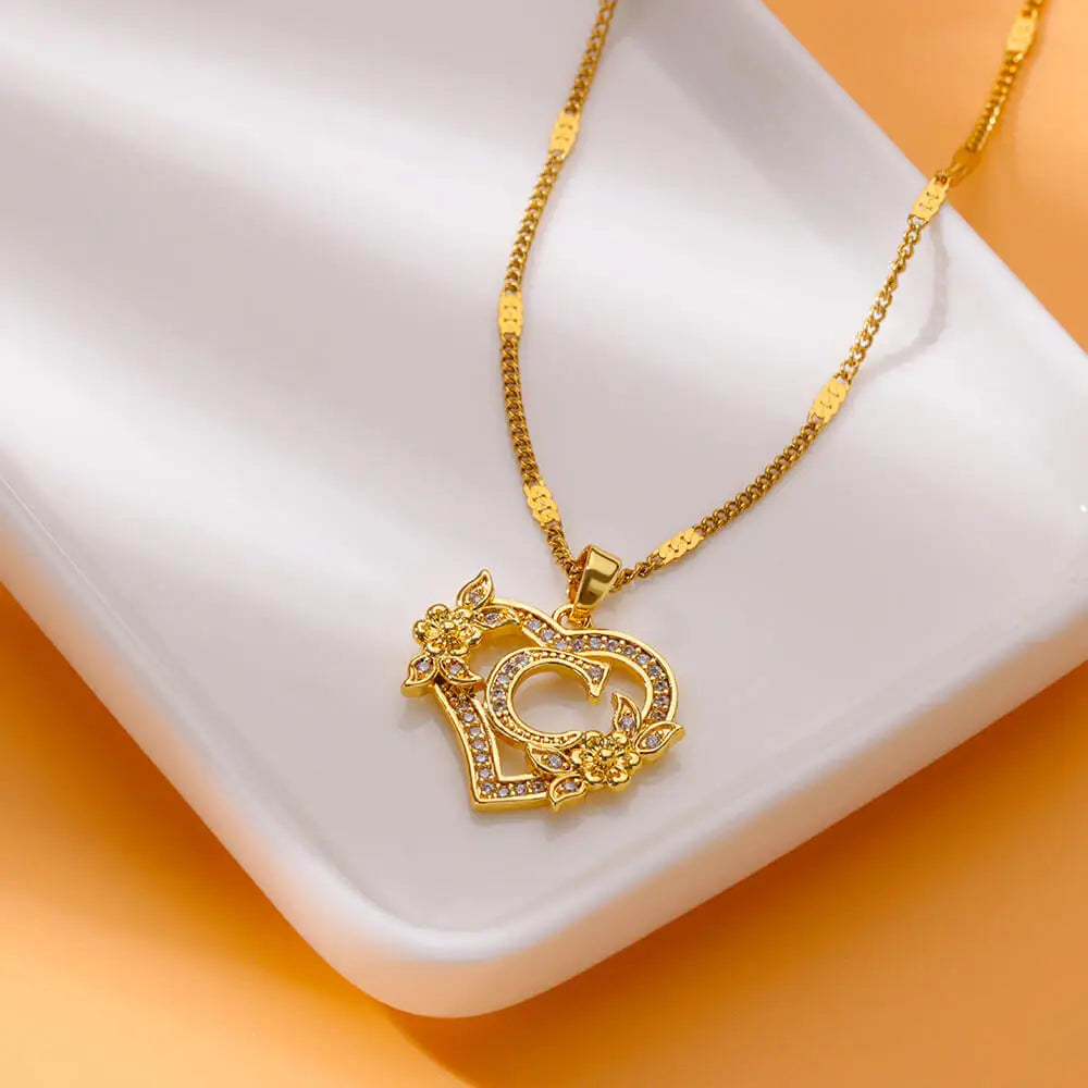 Collar con colgante de inicial y corazón c