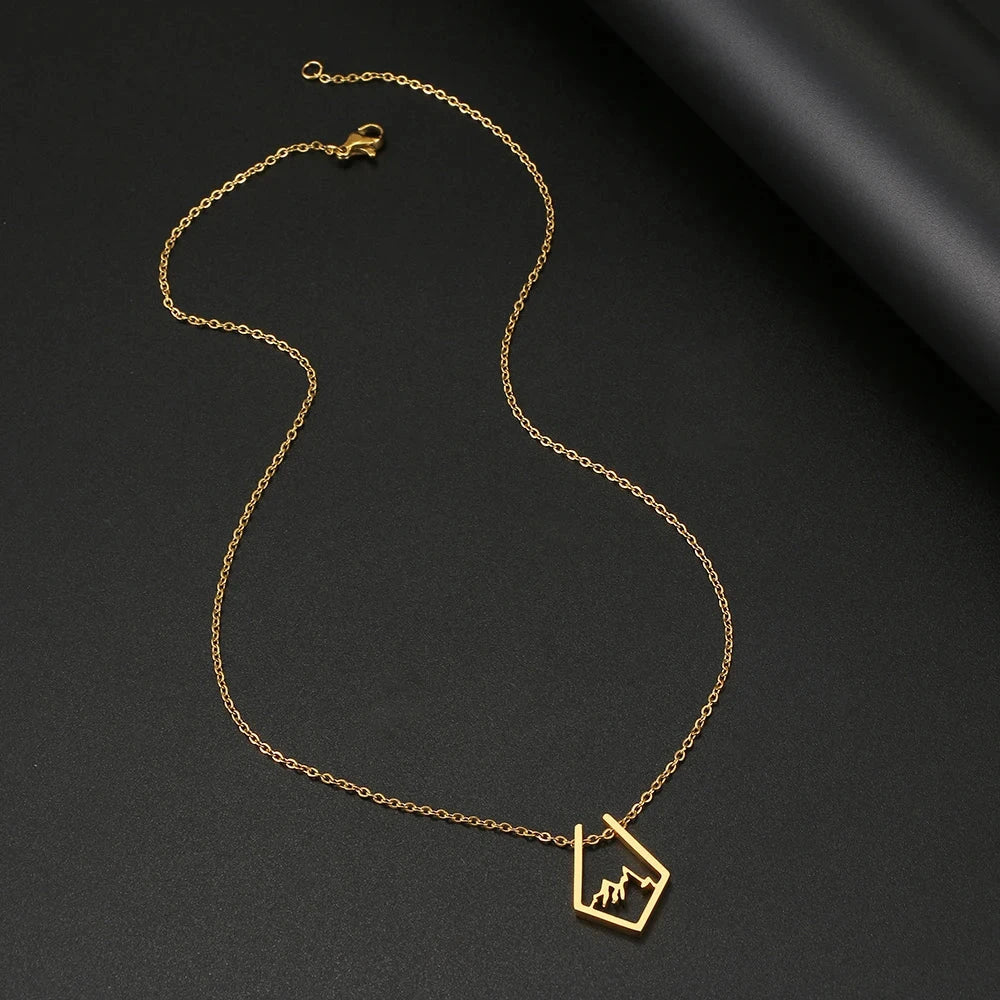 Collar con Colgante Montaña oro