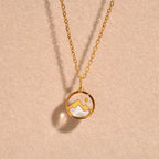 Collar con Colgante de Montaña y Luna
