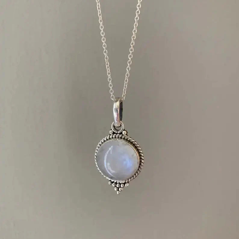 Collar con colgante piedra de luna estilo vintage