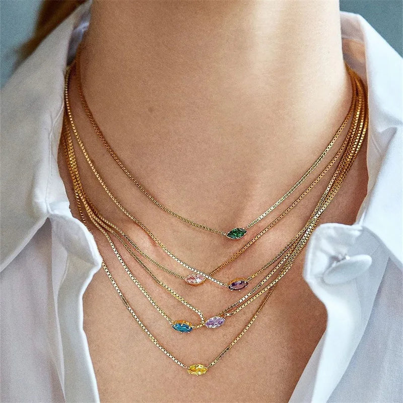 Collar con colgante de piedra natal en forma de ojo