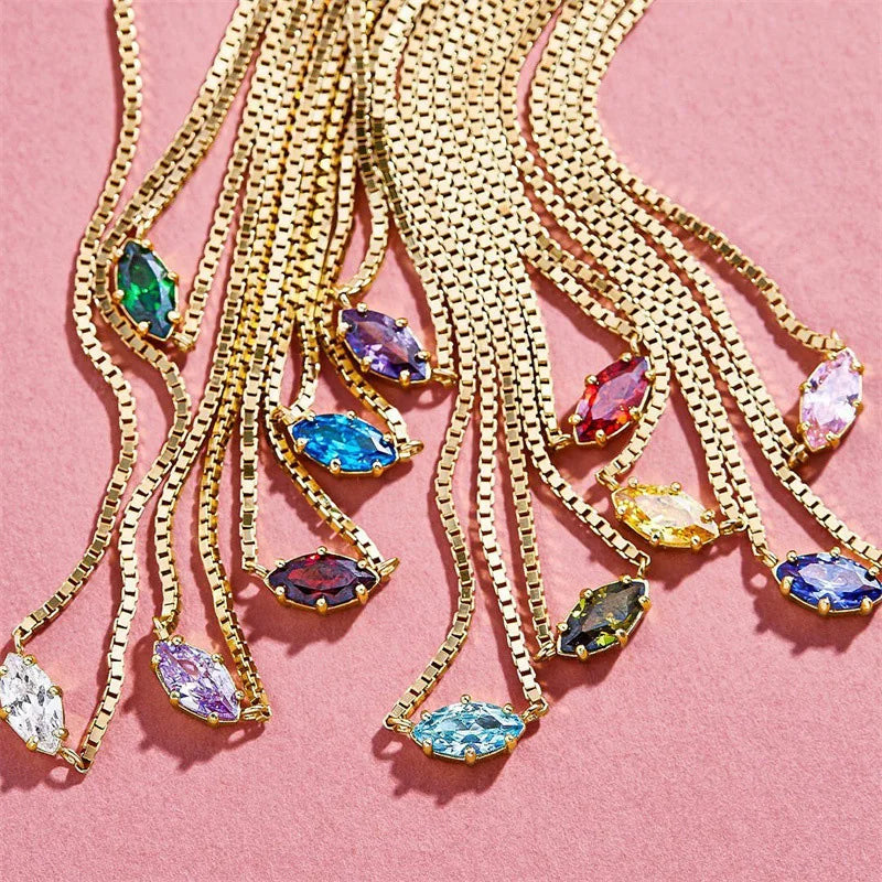 Collar con colgante de piedra natal en forma de ojo marzo
