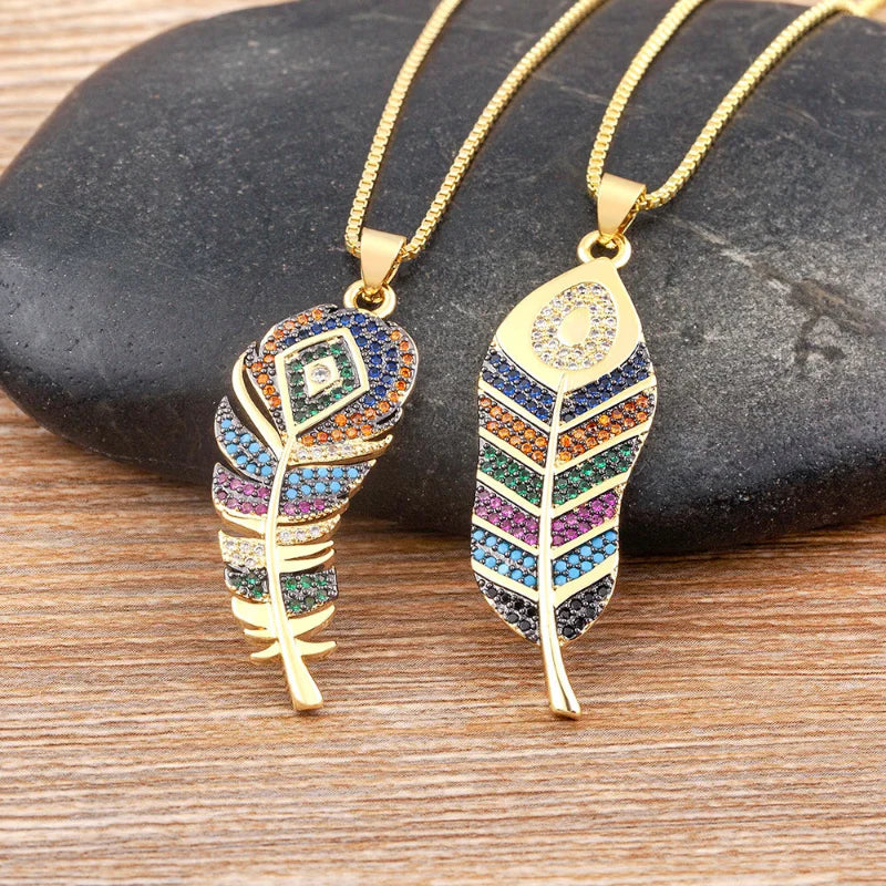 Collar con Colgante de Pluma y Circonio