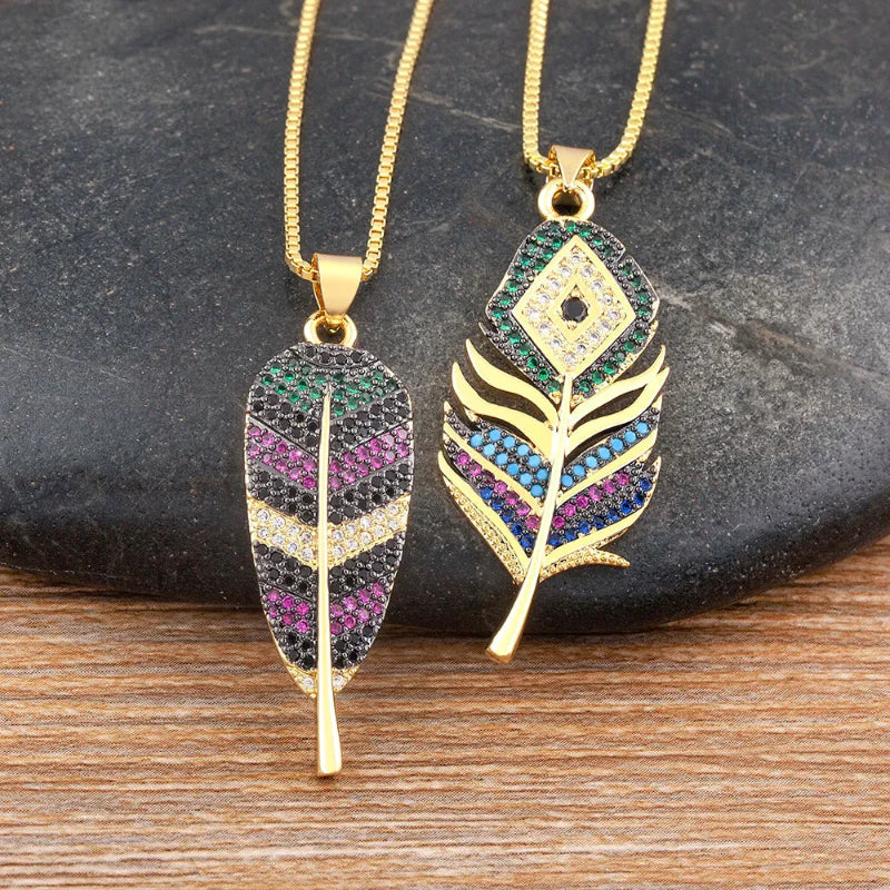 Collar con Colgante de Pluma y Circonio
