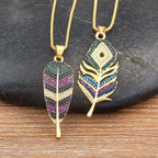 Collar con Colgante de Pluma y Circonio