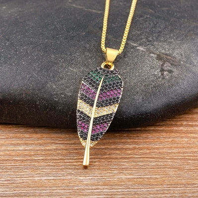 Collar con Colgante de Pluma y Circonio 5