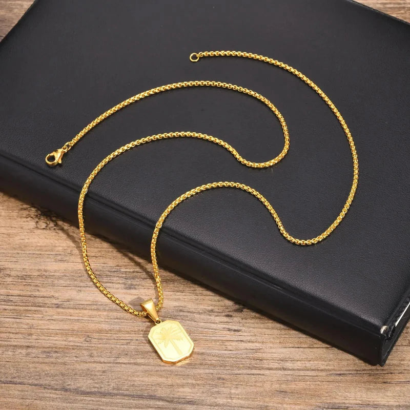 Collar con Colgante Rectangular de Palma en oro