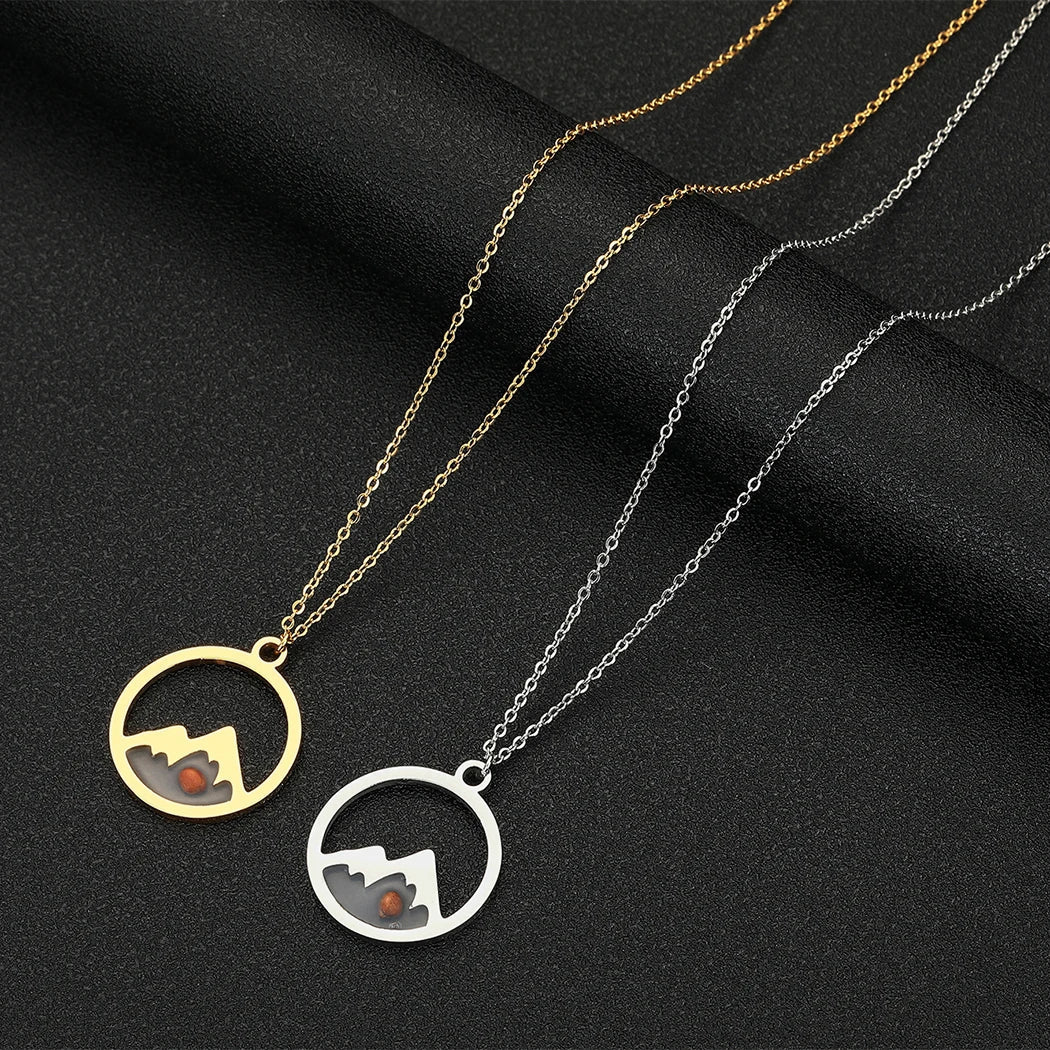 Collar con Colgante Redondo Montaña y Semilla en oro