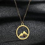 Collar con Colgante Redondo Montaña y Semilla en oro