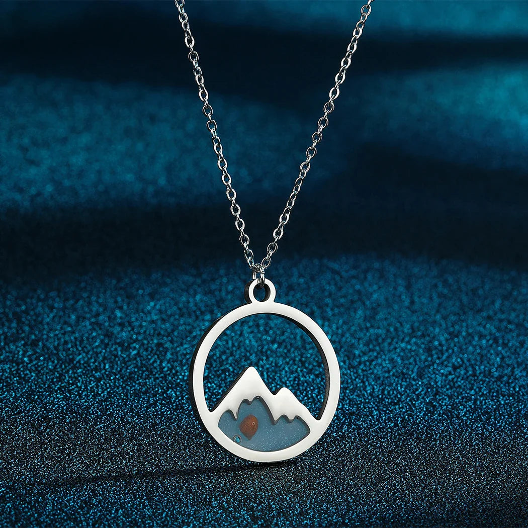 Collar con Colgante Redondo Montaña y Semilla en plata
