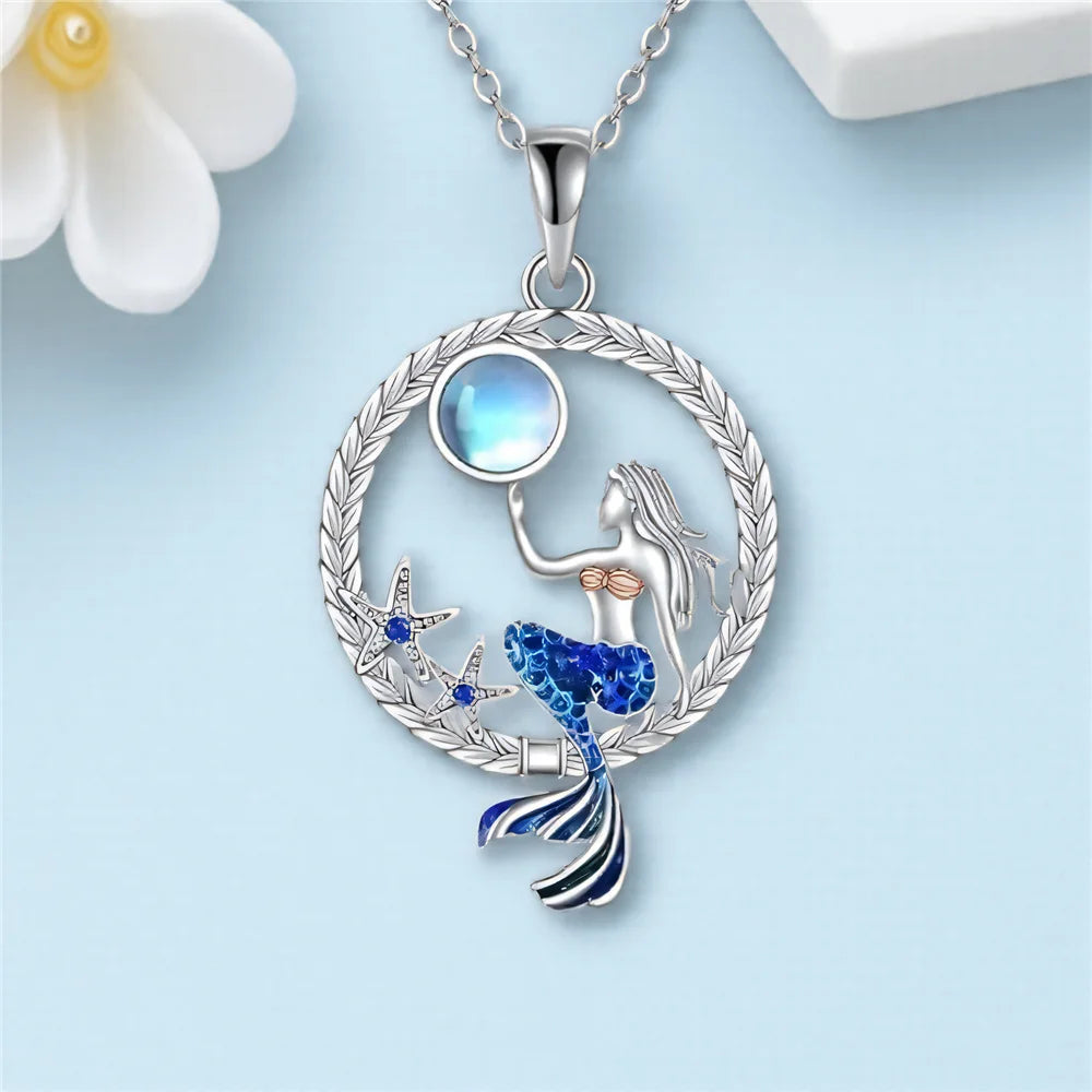 Collar con Colgante de Sirena con Circón y Piedra de Luna