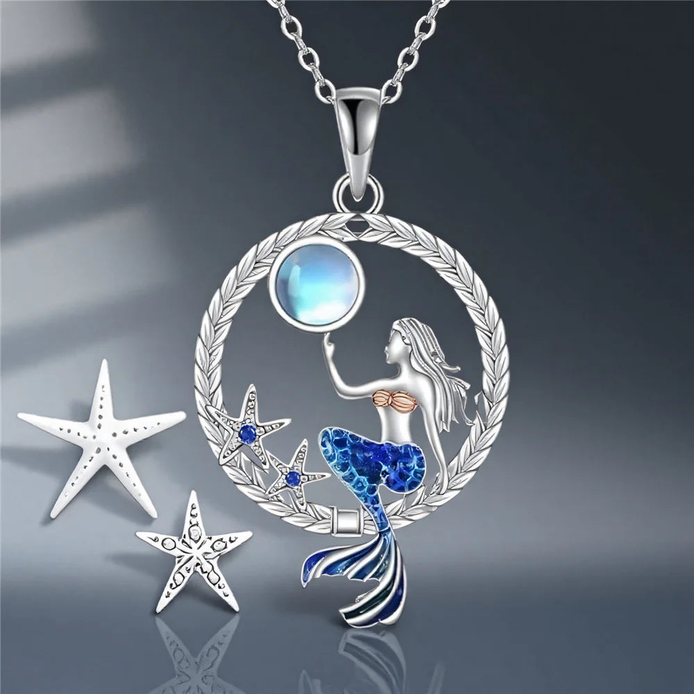 Collar con Colgante de Sirena con Circón y Piedra de Luna