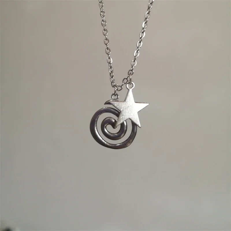 Collar con colgante de espiral y pequeña estrella