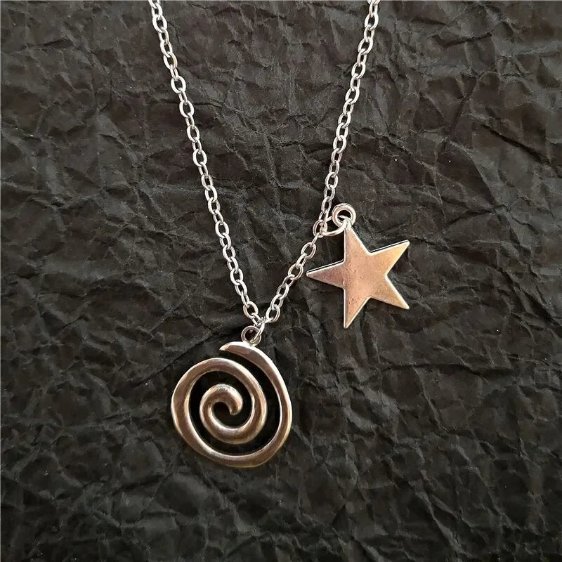 Collar con colgante de espiral y pequeña estrella
