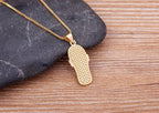 Collar con colgante de lengua ojo azul y circonio