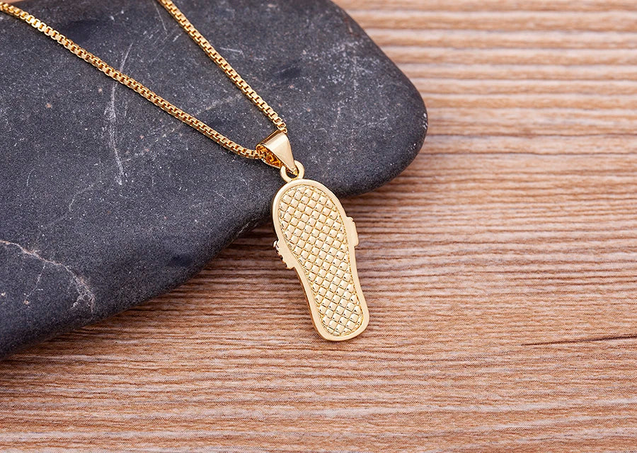 Collar con colgante de lengua ojo azul y circonio