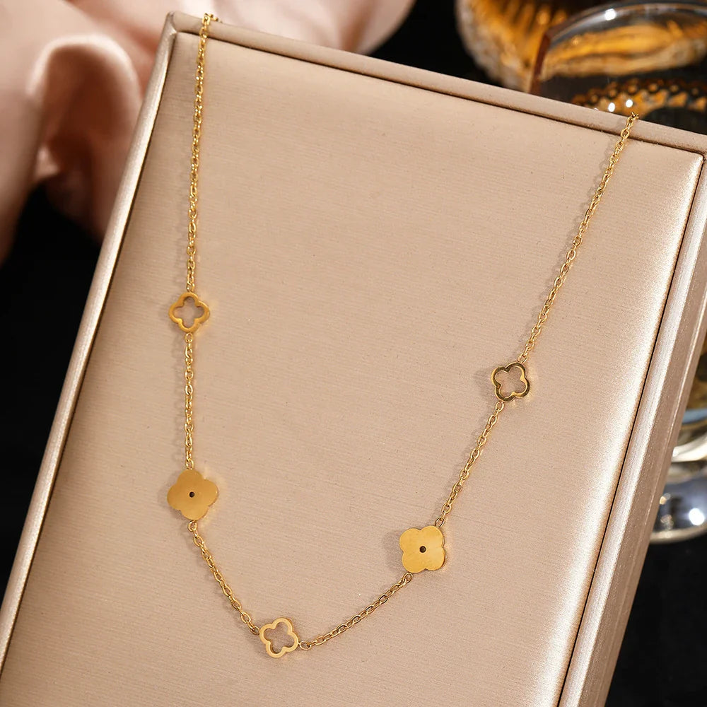 Collar con Colgante de Trébol de 4 Hojas en oro