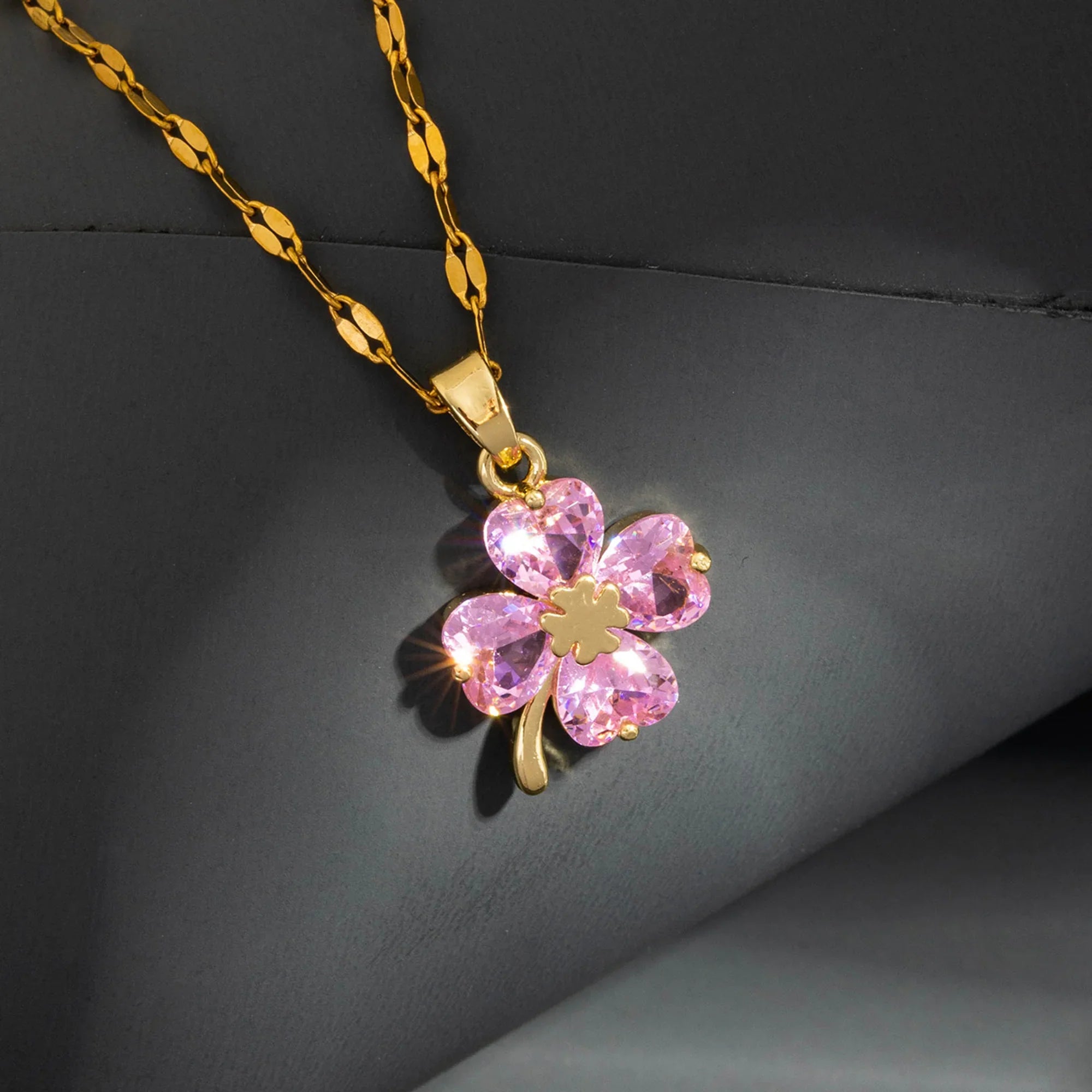 Collar con Colgante de Trébol de 4 Hojas en colores oro y rosa