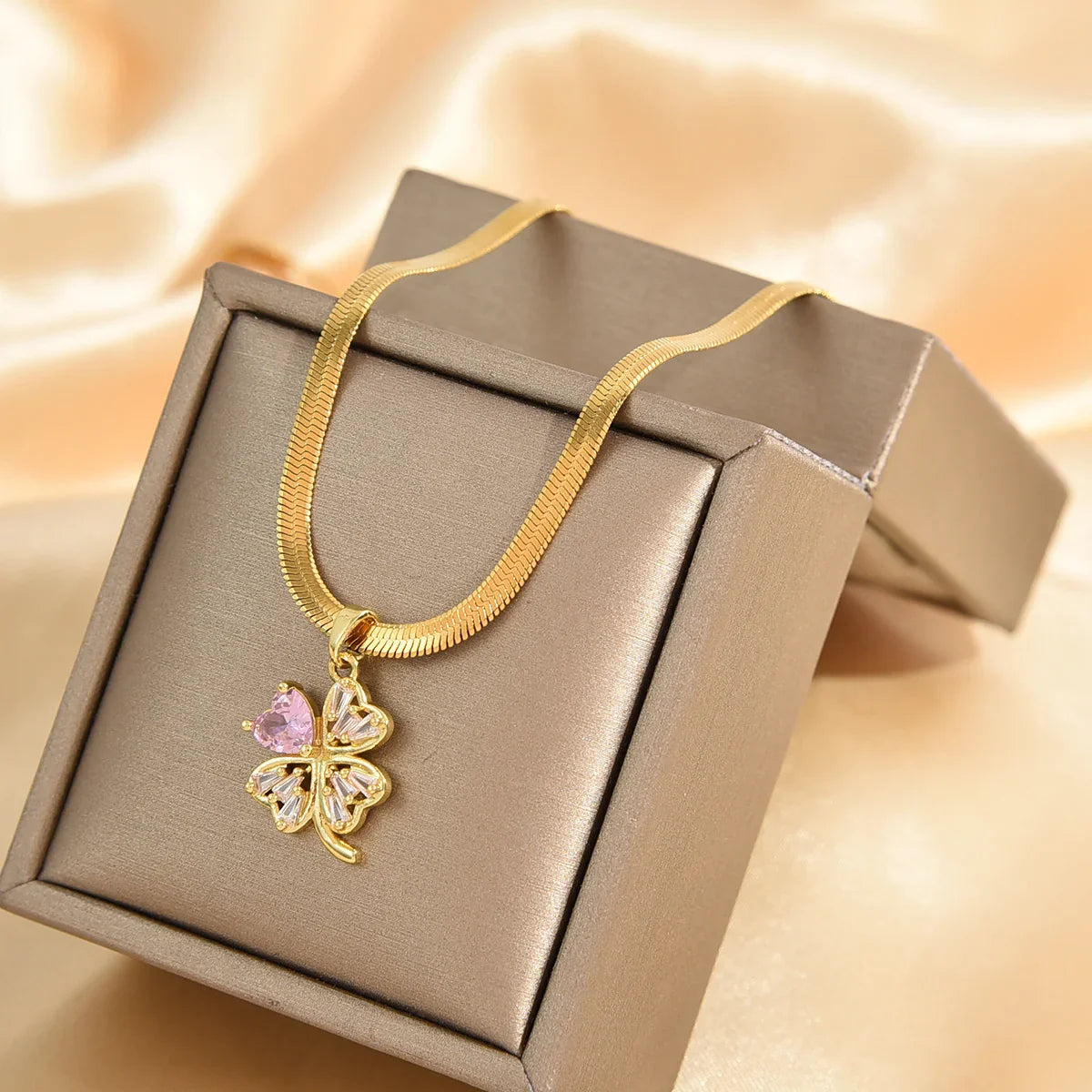 Collar con Colgante de Trébol de 4 hojas Amuleto de la Suerte y Circonio