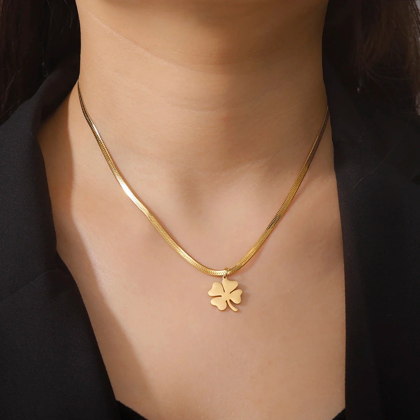 Collar con Colgante de Trébol de 4 Hojas de la Suerte oro