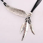 Collar con colgante de plumas plata