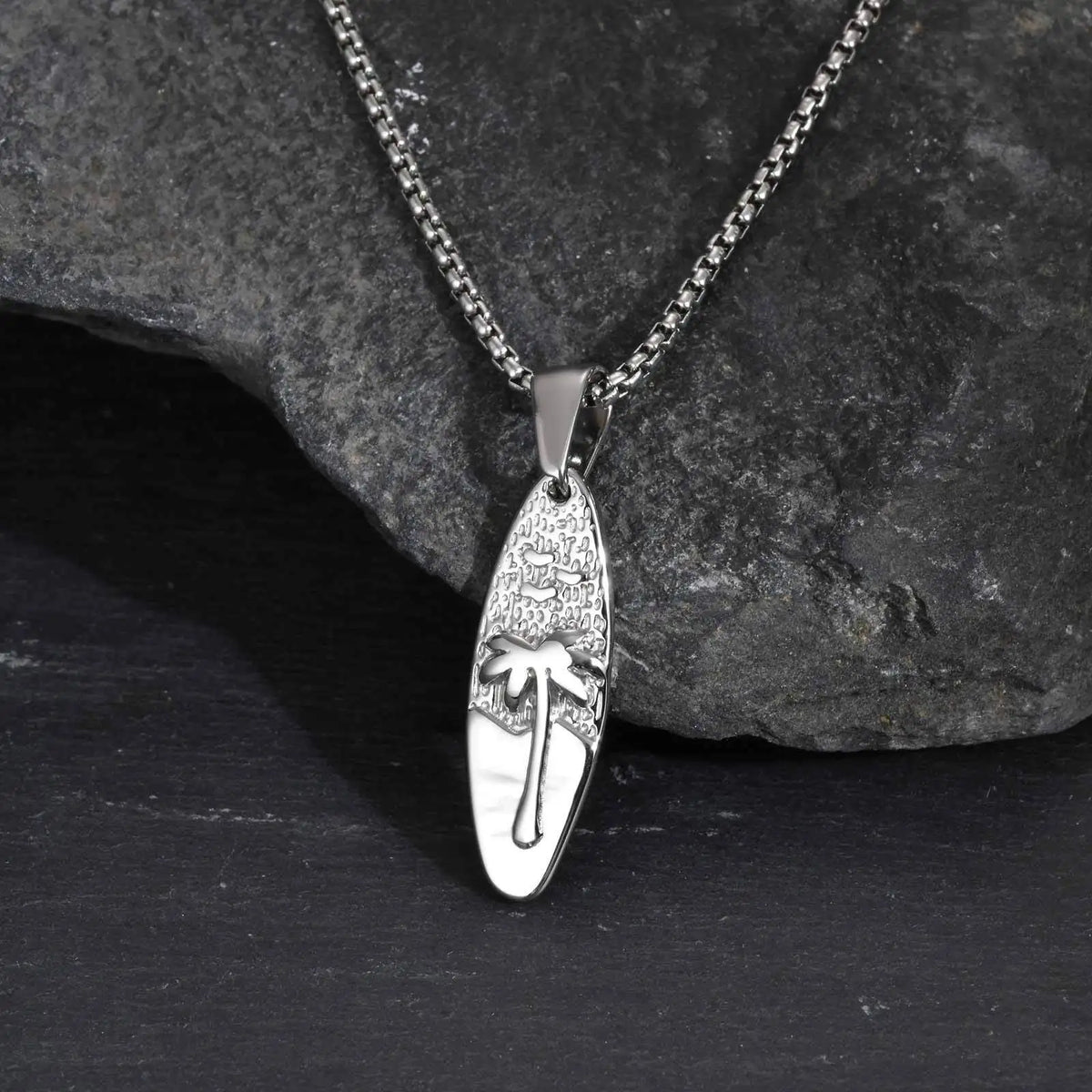 Collar con pequeño dije de palma y mar de plata