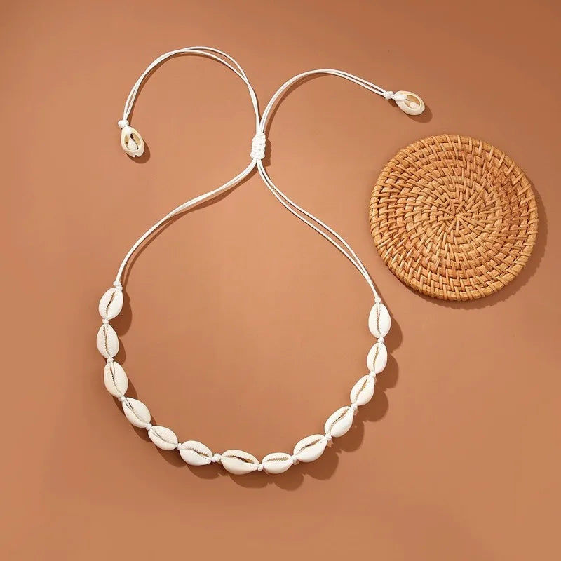 Collar de concha cauri blanco blanco