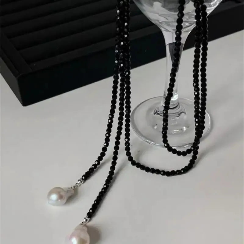 Collar de Encanto con Colgante de perlas negras