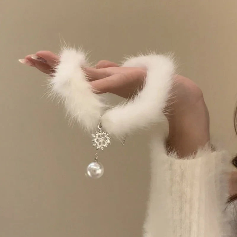 Collar Gargantilla Elegante en Plumas con Colgante de Perla