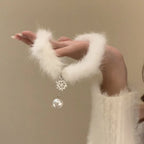 Collar Gargantilla Elegante en Plumas con Colgante de Perla