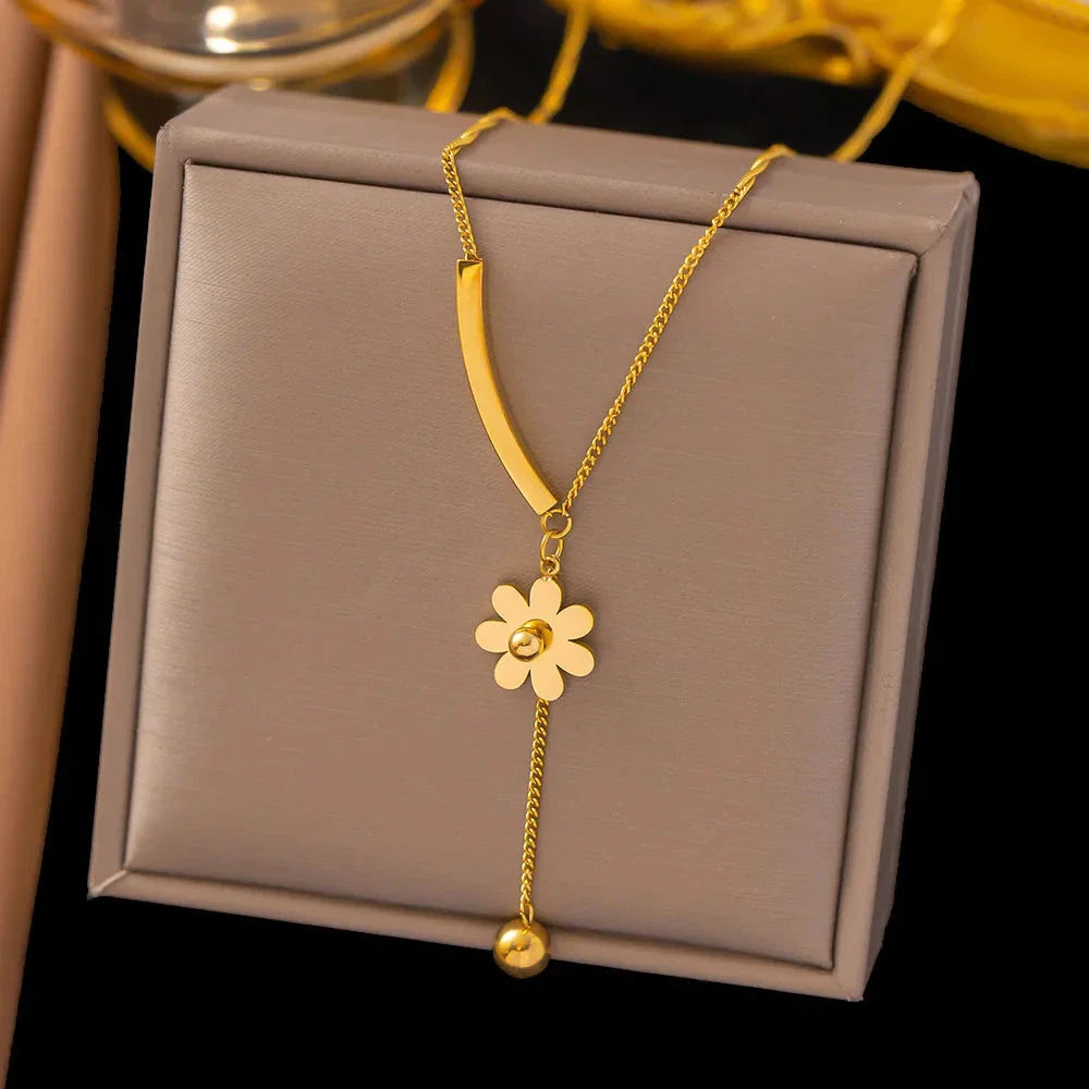 Collar Elegante Largo con Colgante de Flor