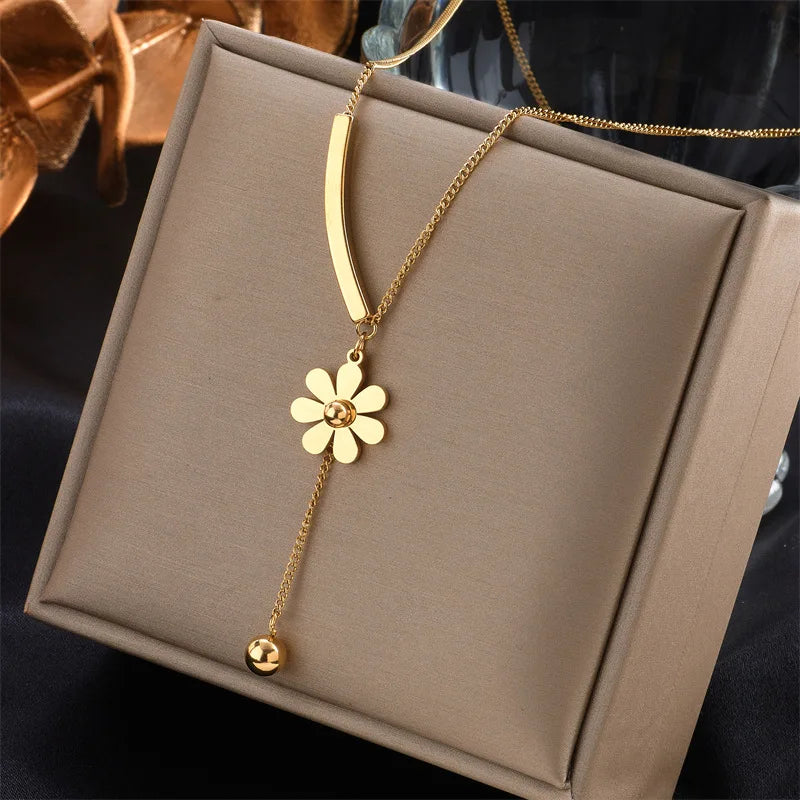 Collar Elegante Largo con Colgante de Flor