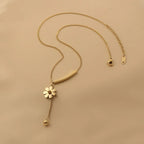 Collar Elegante Largo con Colgante de Flor