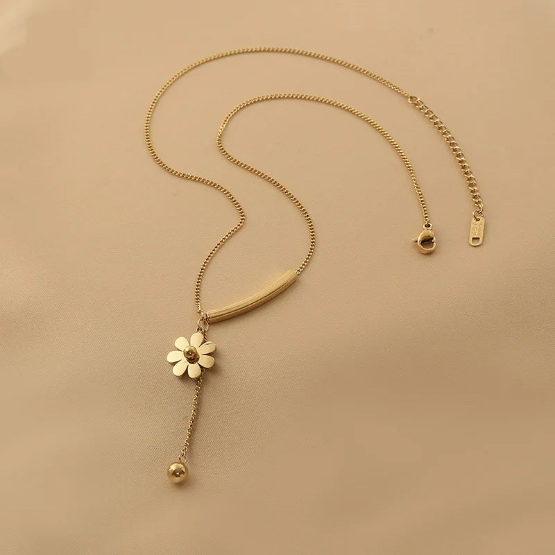 Collar Elegante Largo con Colgante de Flor