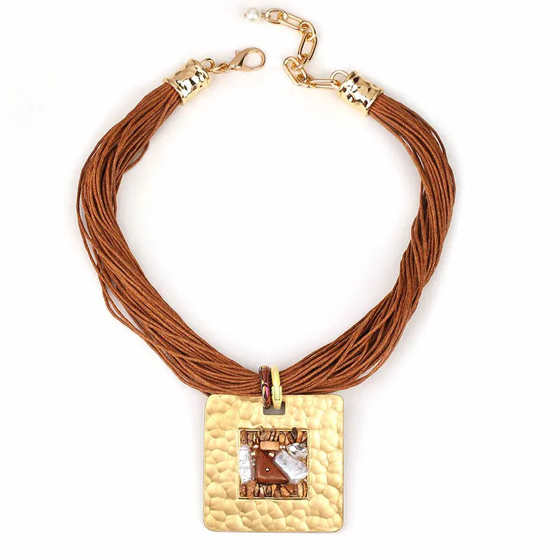 Collar de Cuerdas con Colgante Cuadrado marrón