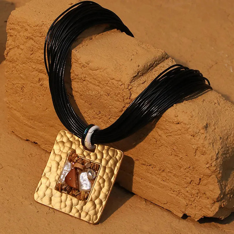 Collar de Cuerdas con Colgante Cuadrado negro