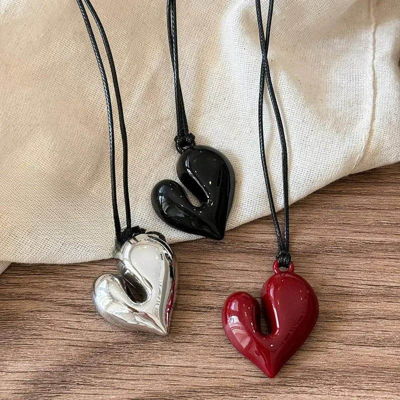 Collar de Cordón con Colgante de Corazón rojo