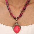 Collar Étnico con Gran Colgante Ovalado rosa