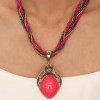 Collar Étnico con Gran Colgante Ovalado rosa