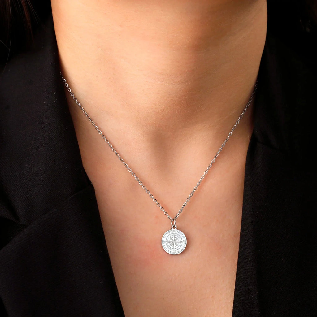 Collar de Mujer con Colgante de Brújula Rosa de los Vientos Cardinal en Plata